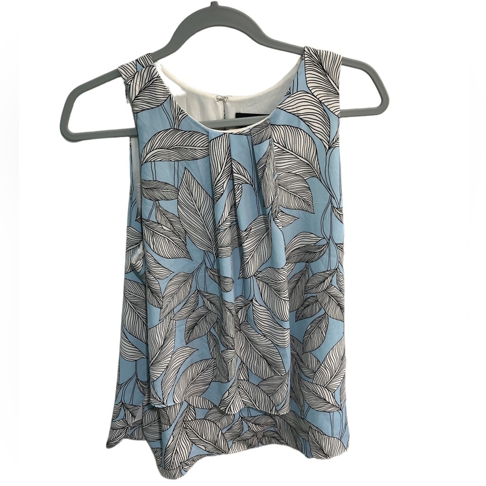 Karen Kane Blue Floral Sleeveless Blouse ~ Medium